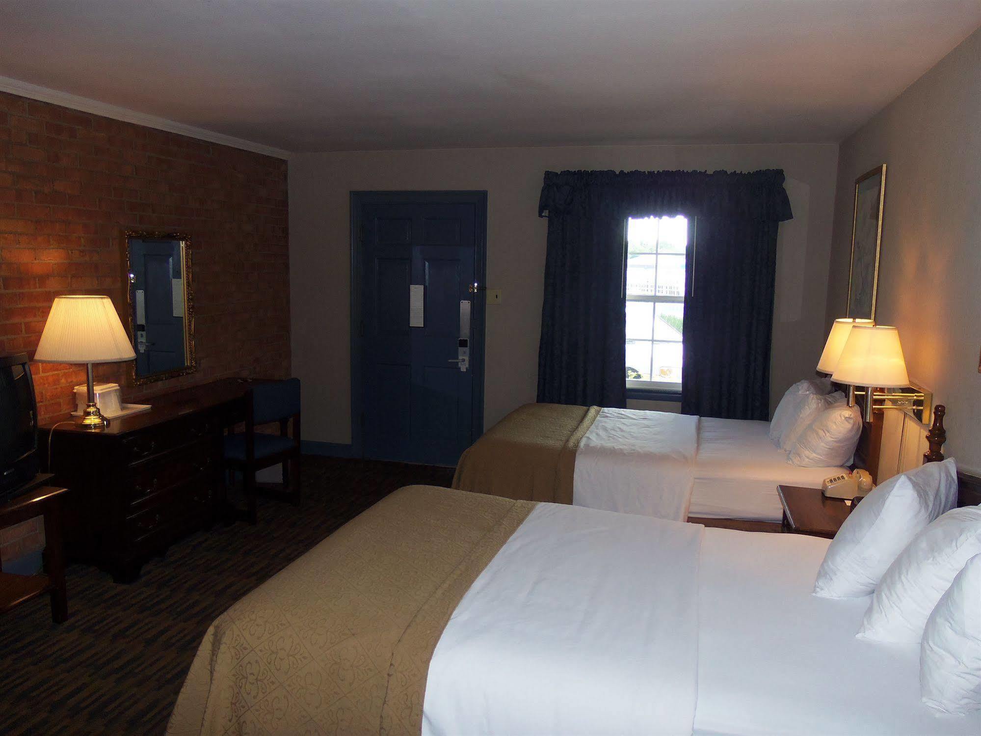 Governor House Inn Arlington/Falls Church Exterior foto